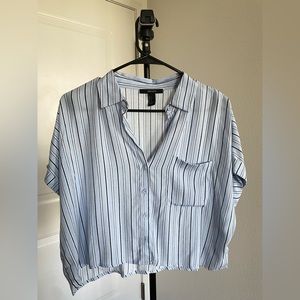 FOREVER21 Striped cropped button down. Blue, black and white